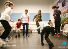 "Речь не появляется из слов - она появляется из контакта, игры..."