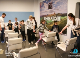 "Речь не появляется из слов - она появляется из контакта, игры..."